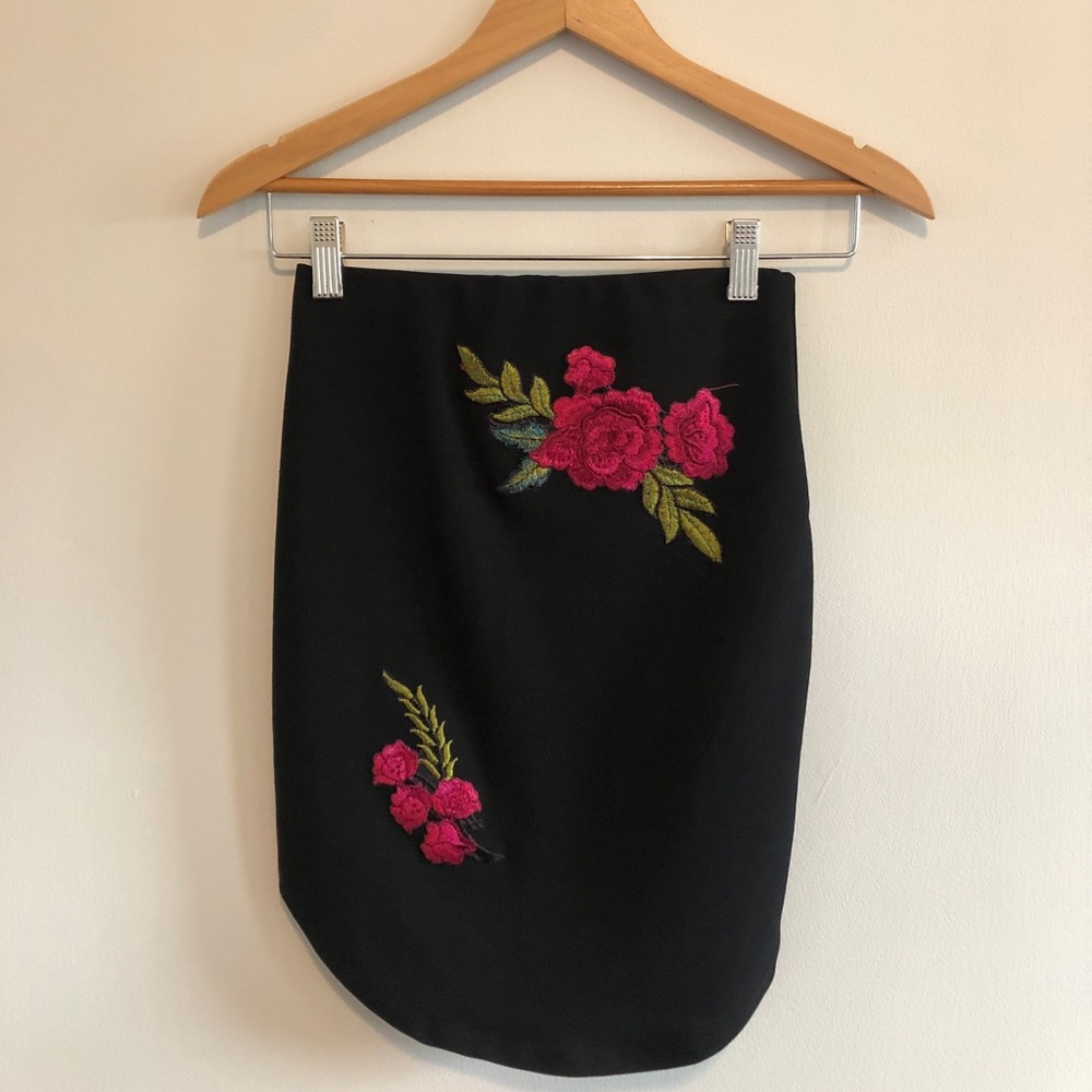 FASHINOVA BLACK FLORAL SKIRT